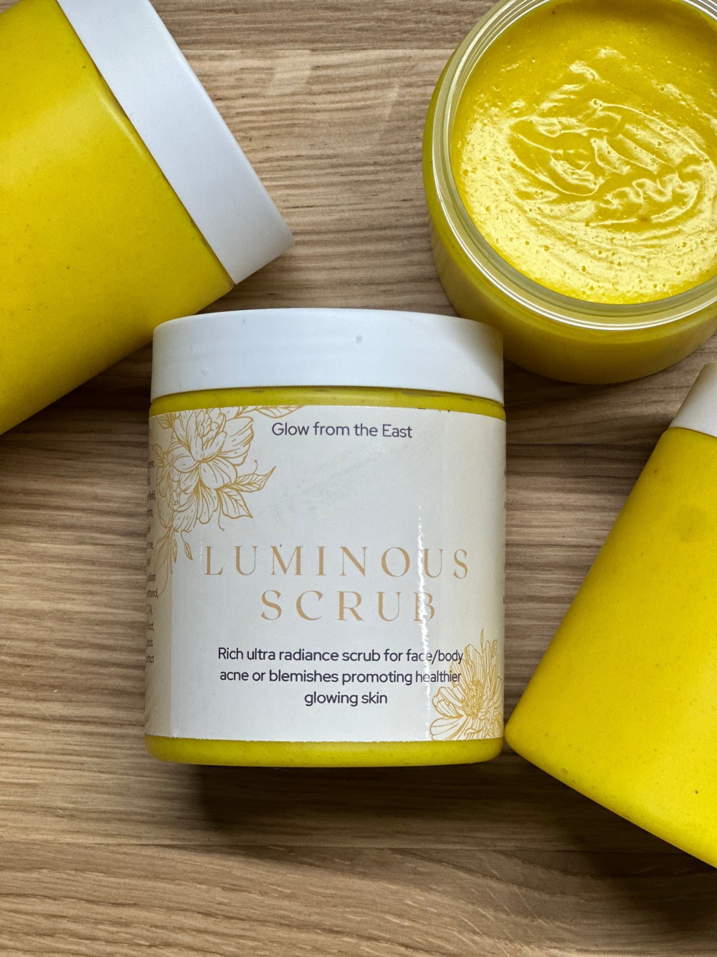 Luminous scrub with tumeric and Mānuka honey
